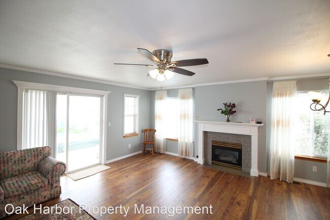 Building Photo - 5 br, 2.5 bath House - 928 SW Upland Ct