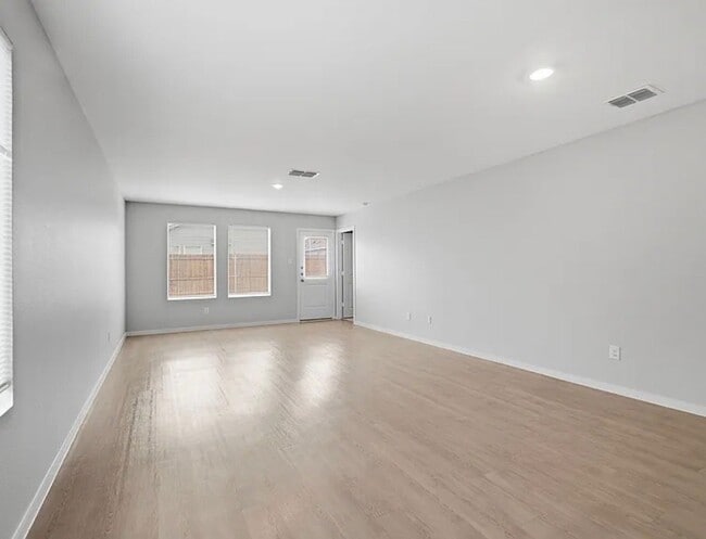 Foto del edificio - 225 Poplar Pl