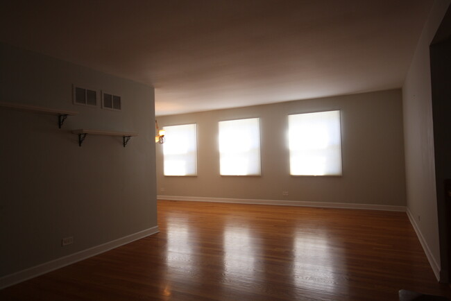 Building Photo - 1325 Salford Ct