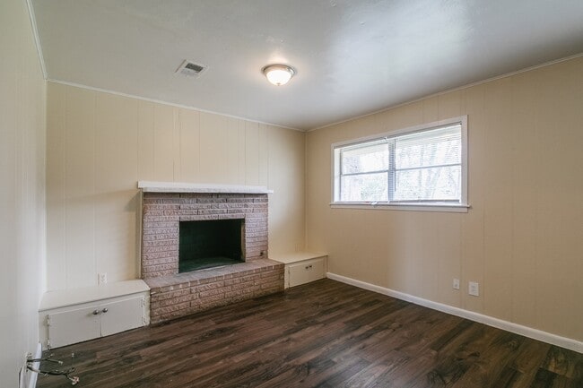 Building Photo - 5755 Oakham St