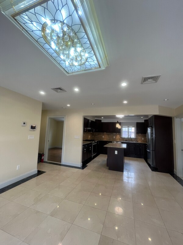 Foto del edificio - 36-12 215th Pl