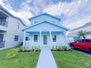 Building Photo - 5565 SW 43rd St