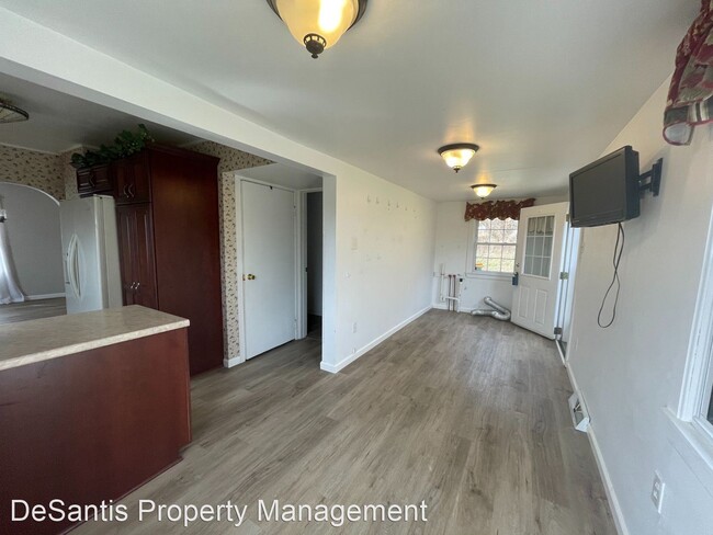 Building Photo - 3 br, 1.5 bath House - 257 Linden Road