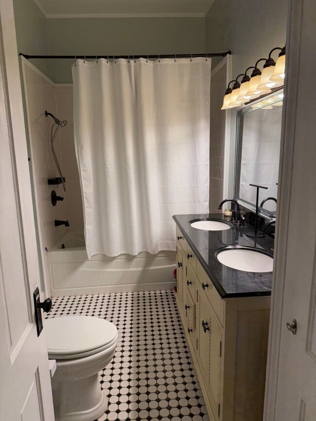 Shared Bath ( Bedrooms B & C) - 619 3rd Ave