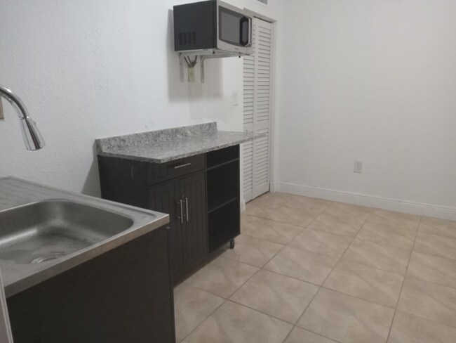 Building Photo - 3611 Palm Ave