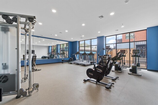 Foto del edificio - 250 Ave E