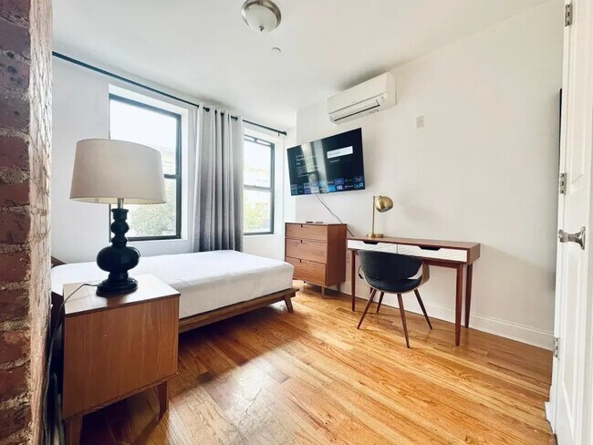 Foto del edificio - Furnished room/NOT APARTMENT
