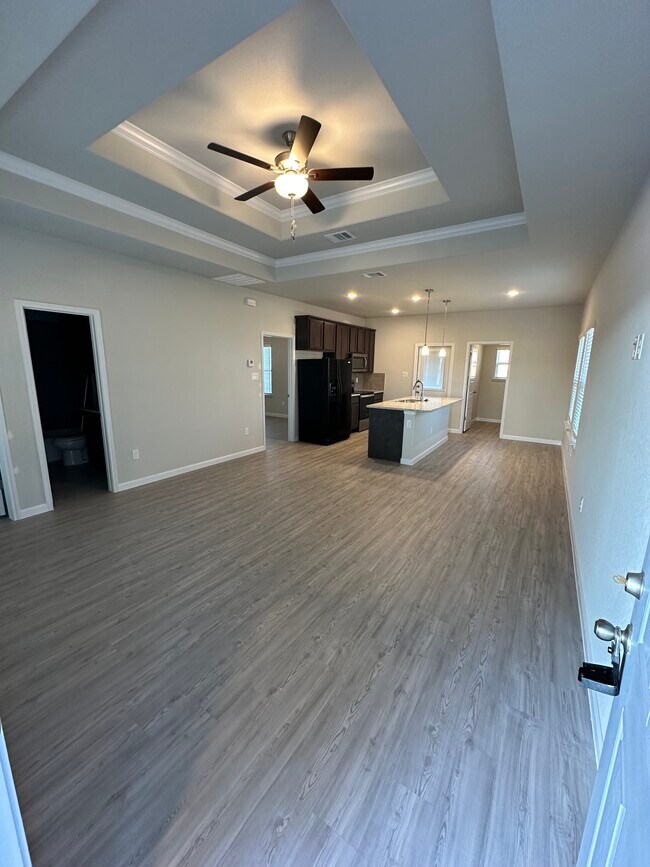 Living Room/Entry - 810 E Baxter St