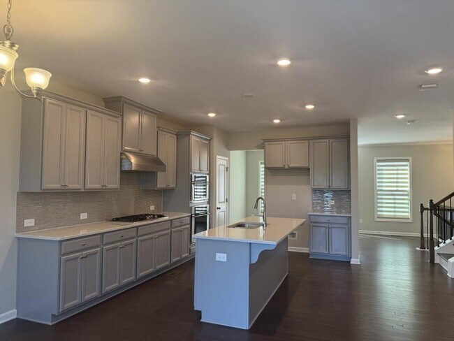 Building Photo - 381 Northaven Ave