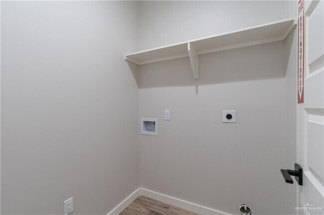 Foto del edificio - 11400 N 25th St