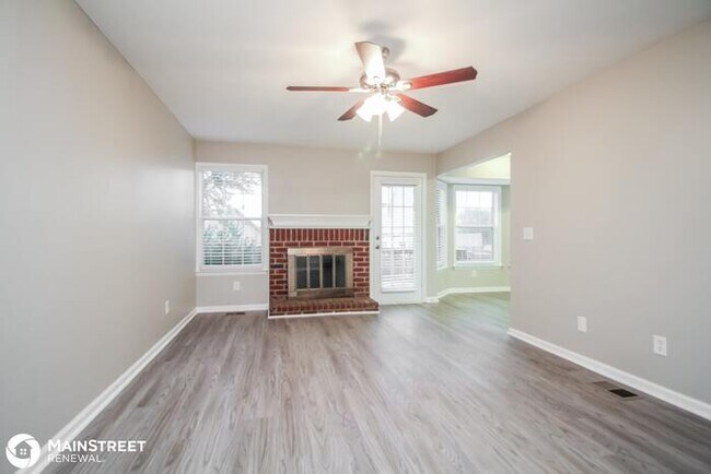 Building Photo - 702 Westlake Cove, La Vergne, TN 37086