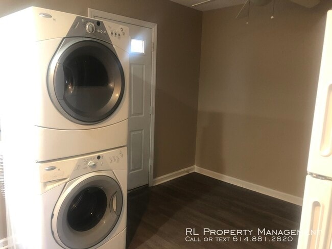 Building Photo - 2 bedroom 1 bathroom town home in Whitehall