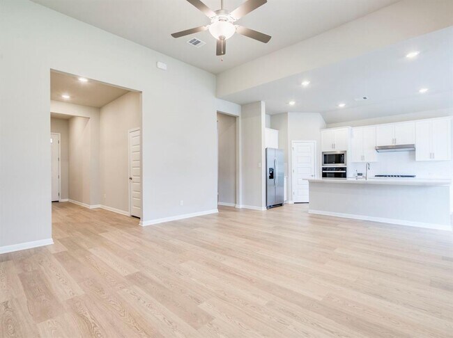 Building Photo - 285 Cathedral Mountain Dr
