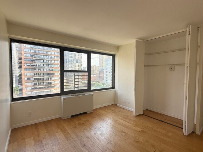 Foto del edificio - 135 Montgomery St