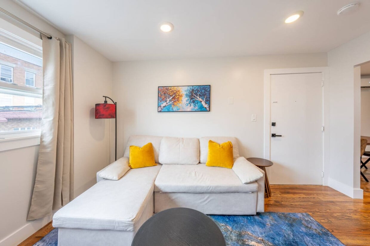 Primary Photo - 33 Adams St