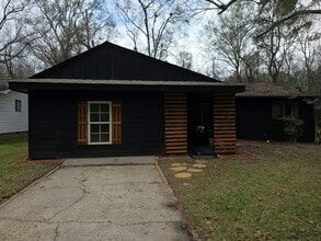 Building Photo - 2815 Hillside Dr