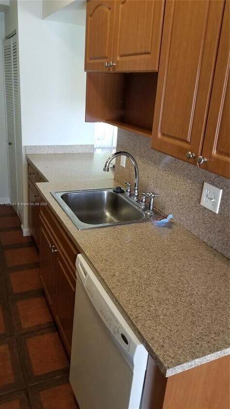 Foto del edificio - 7125 NW 186th St