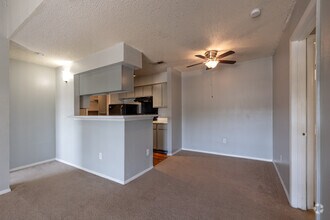 2BR, 2BA - 883SF - Dining - The Summit Apartments