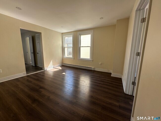 Foto del edificio - 567 Howe Ave