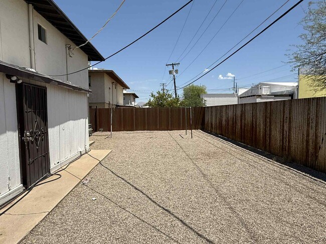 Building Photo - 2151 S Winstel Ave
