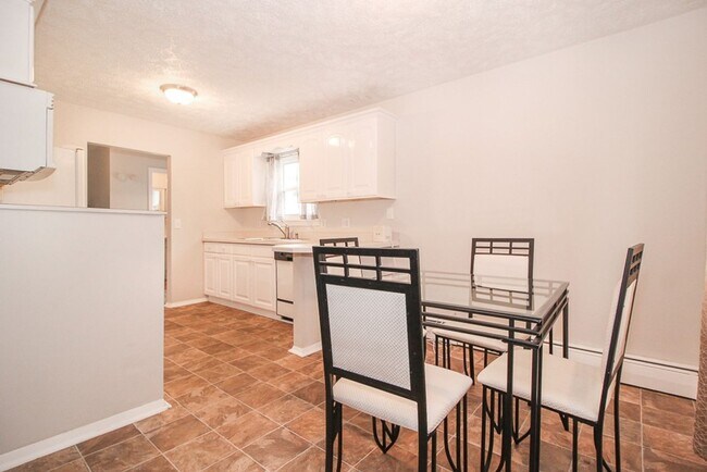 Foto del edificio - 3 bed/1.5 bath Ranch!