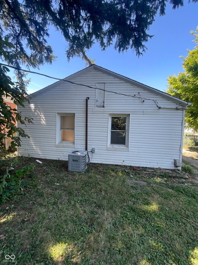 Building Photo - 241 N 19th Ave