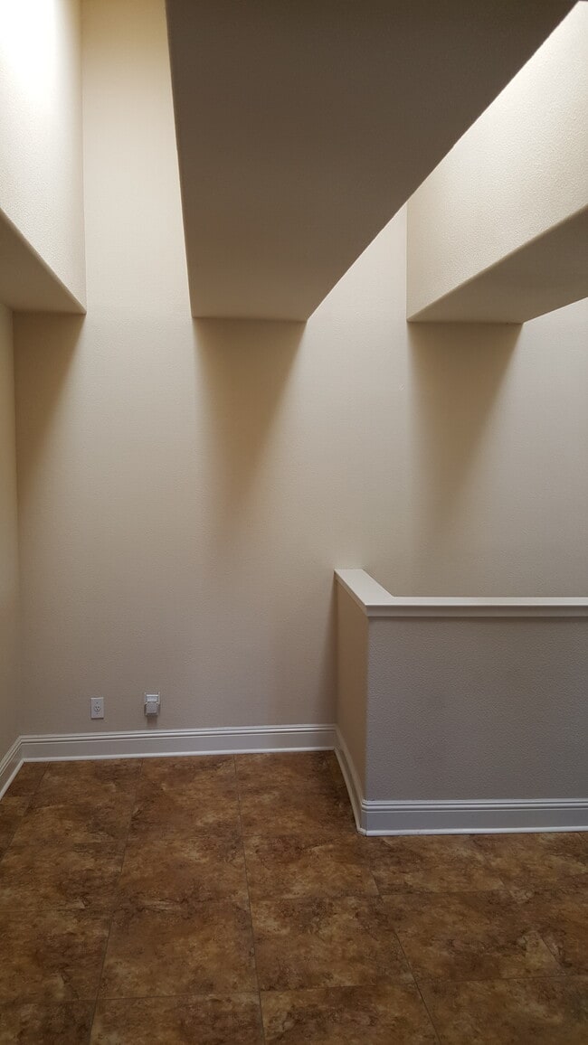 Building Photo - 474 Vista Ct