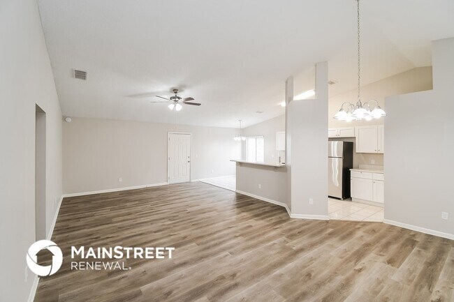 Foto del edificio - 7848 Hunters Lake Cir S