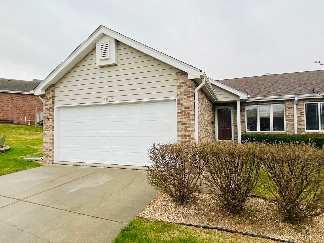 6029 Old Farm Cir, Lincoln, NE 68512 Townhome Rentals in Lincoln NE