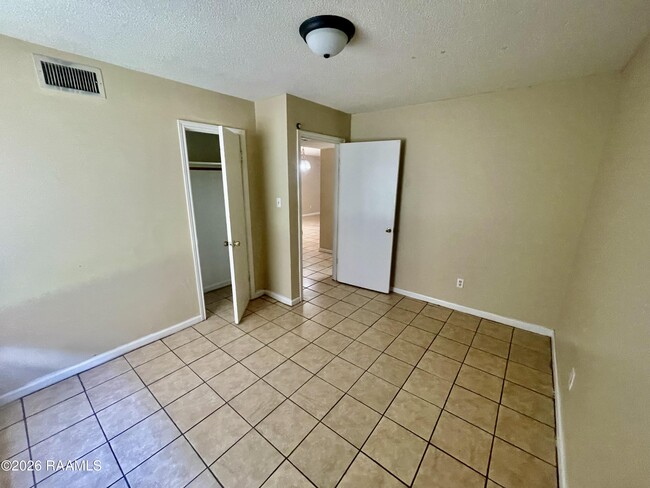Building Photo - 409 Scotsdale St
