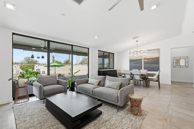 Foto del edificio - 6519 N 86th Pl