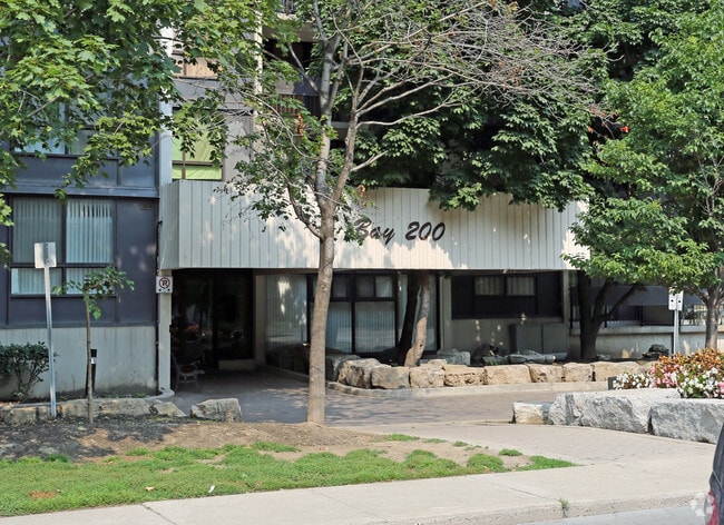 Building Photo - Bay 200
