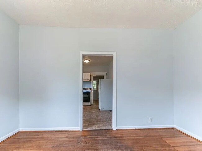 Building Photo - 3bd/2ba in the Heart of Oakland City and M...