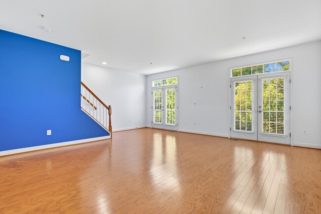 Building Photo - 613 Spectator Ave