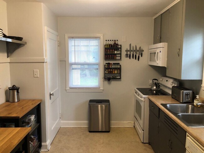 Foto del edificio - EXTREMELY PET FRIENDLY!!  3 Bedroom, 1 Bathroom Home in Ames!