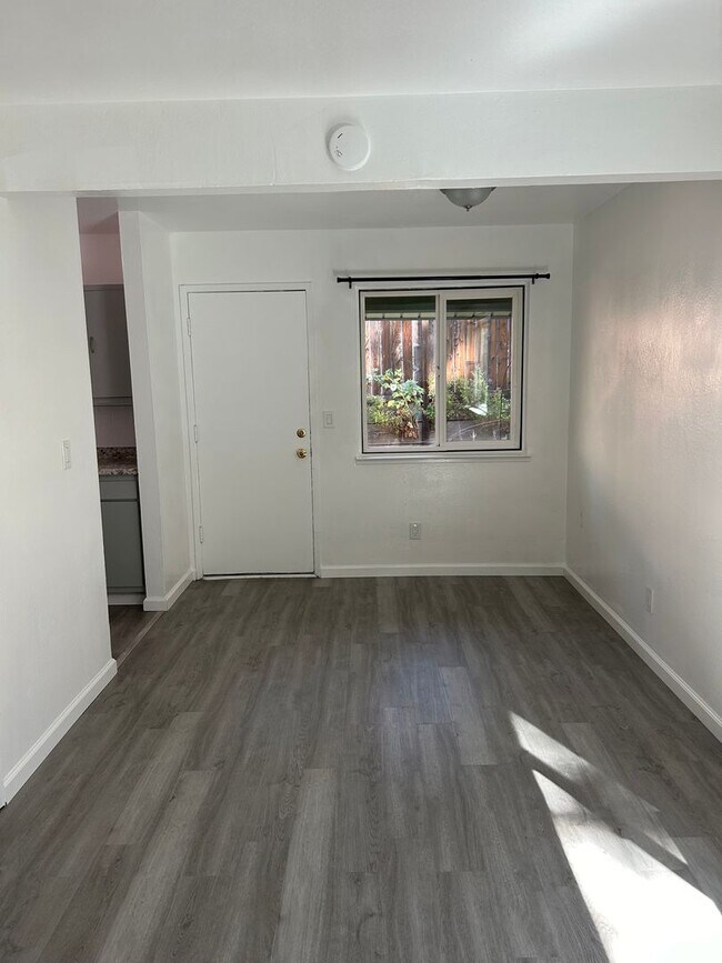 Foto del edificio - 3685 Tamarack Ave
