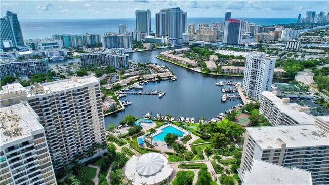 Foto del edificio - 2500 Parkview Dr