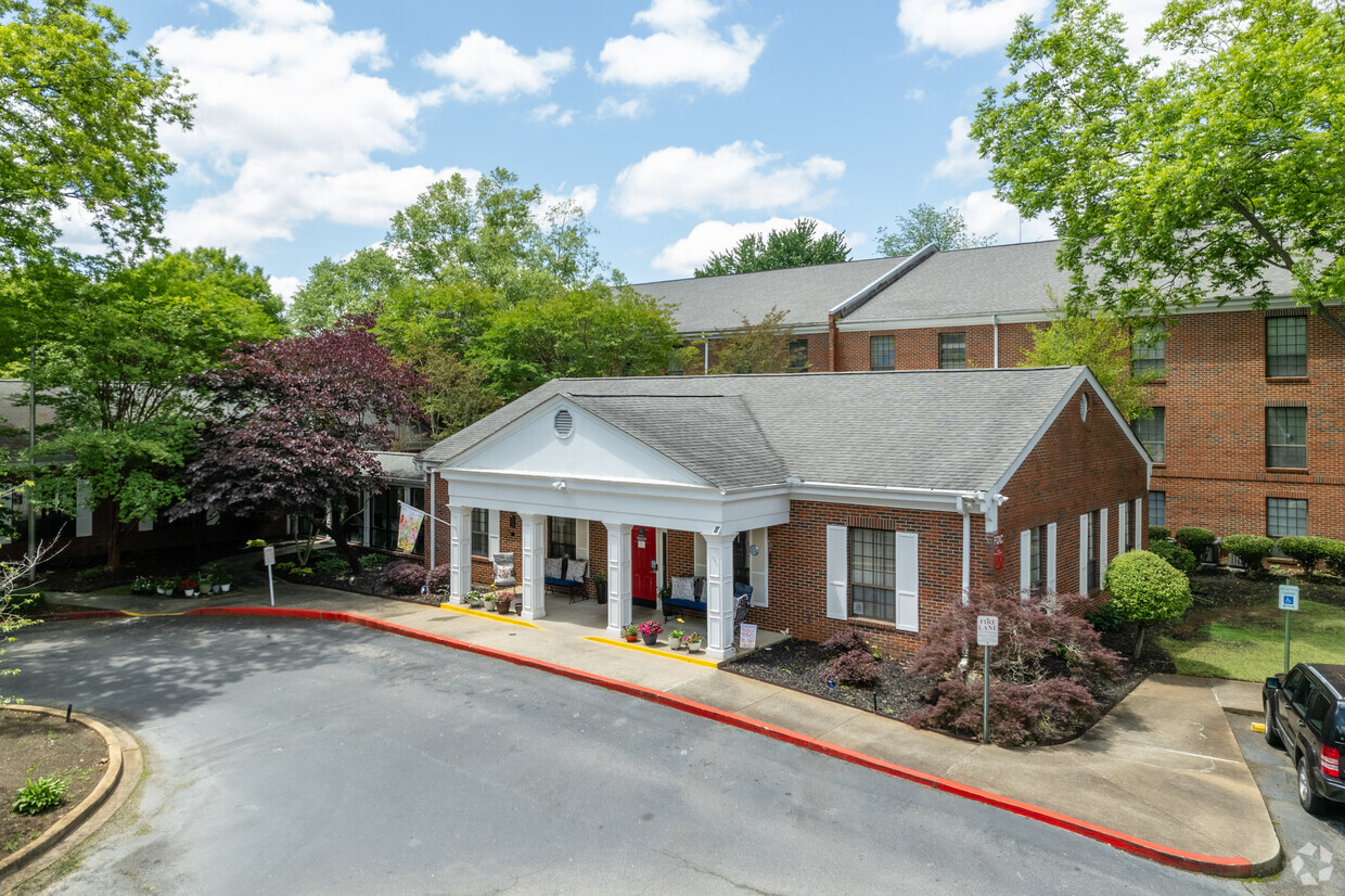 Foto principal - Harry C. White Manor