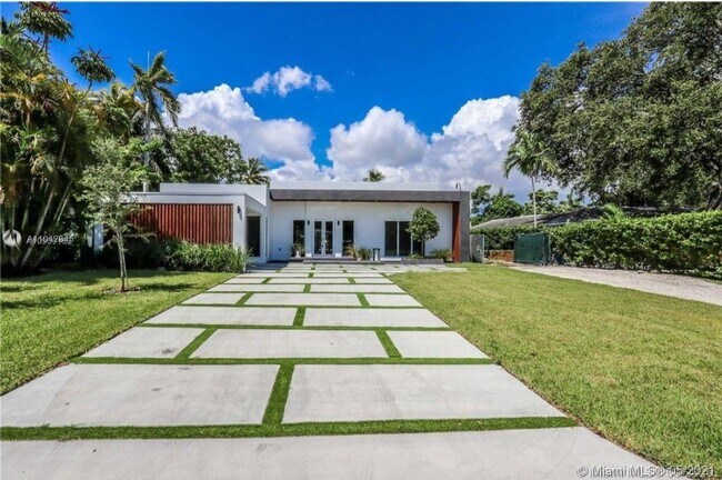Foto del edificio - 4740 Bay Point Rd