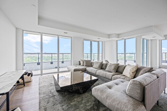 Photo du bâtiment - 30 Inn On The Pk Dr