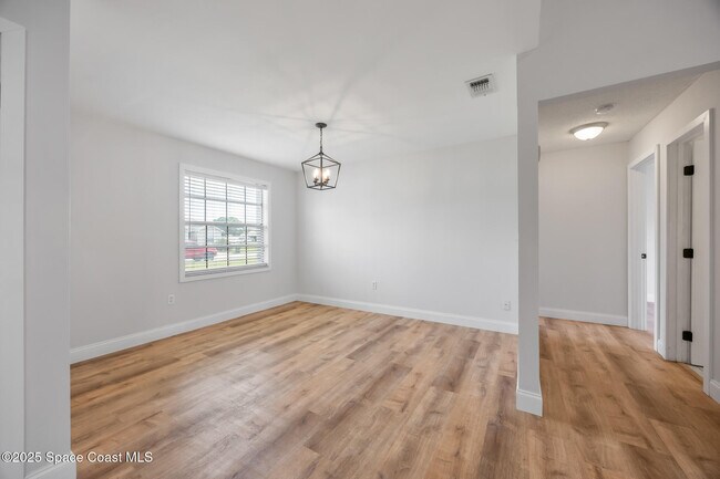 Foto del edificio - 859 Pine View Ave