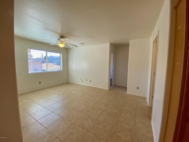 Building Photo - 8485 E Leigh Dr