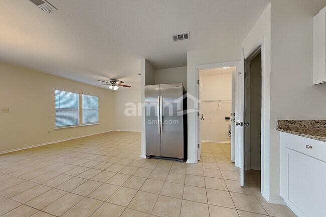 Foto del edificio - 77088 Cobblestone Dr