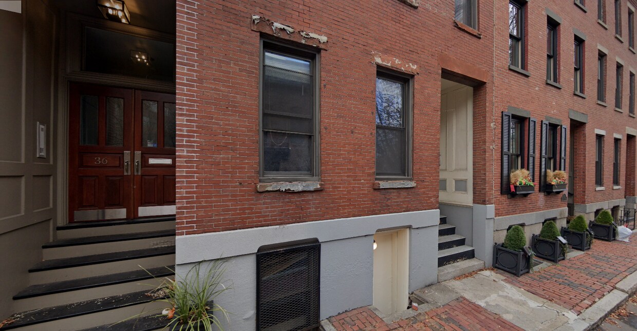 Primary Photo - 38 Bradford St