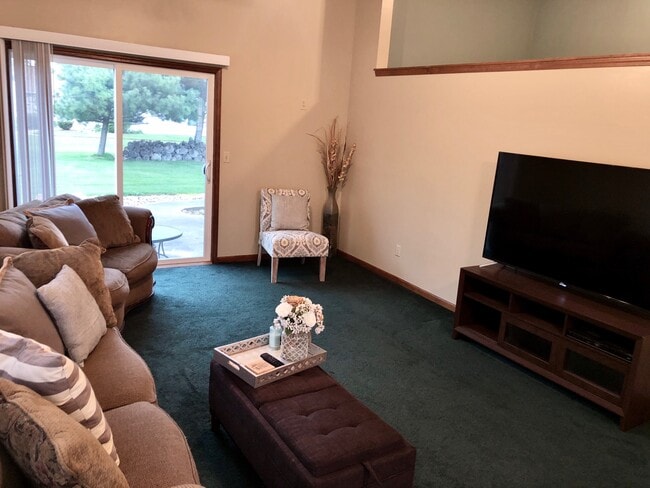 Foto del edificio - 422 Old State Rd S