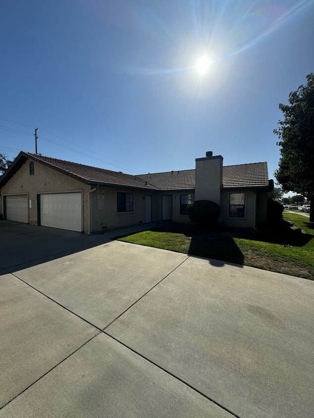Primary Photo - 0643- 2718-2764 Bright St
