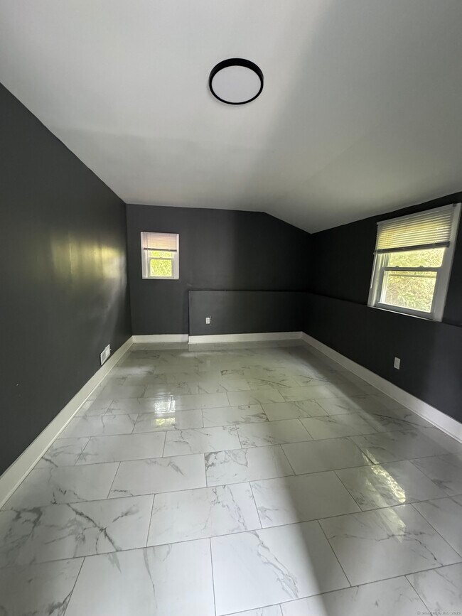 Building Photo - 124 1st Ave