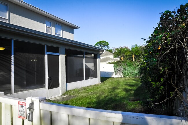 Foto del edificio - 5855 Orangewood Ln