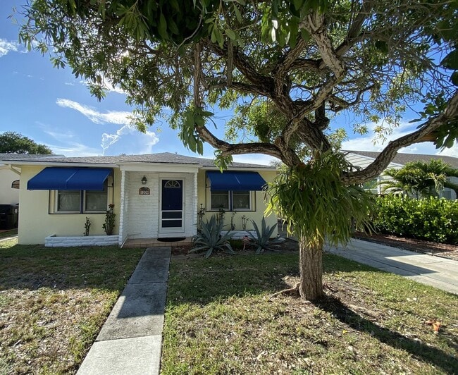 Photo - 2/2 single family house with big yard near downtown and beach!
