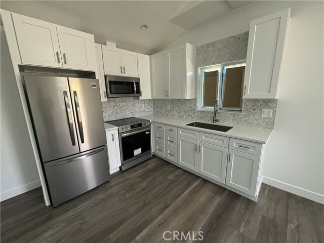 Foto del edificio - 10837 Fellows Ave